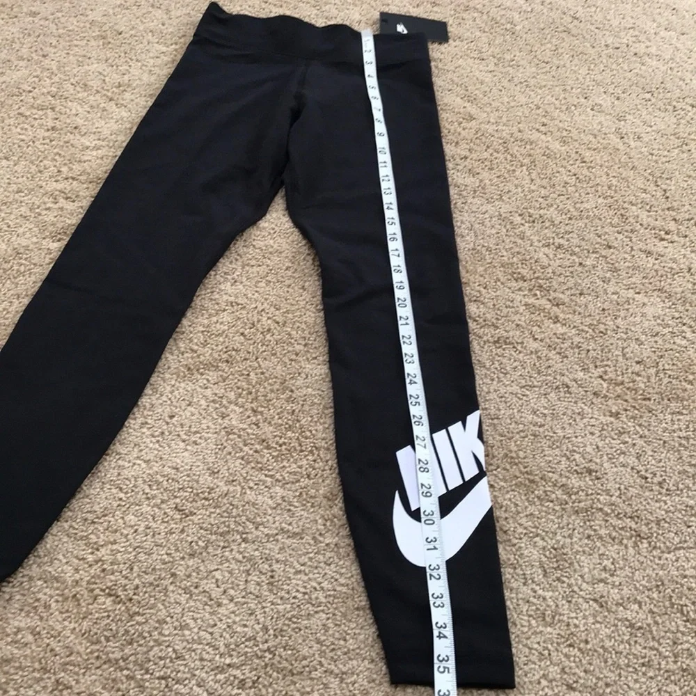 NWT! NIKE Size XS full length tight fit black leggings